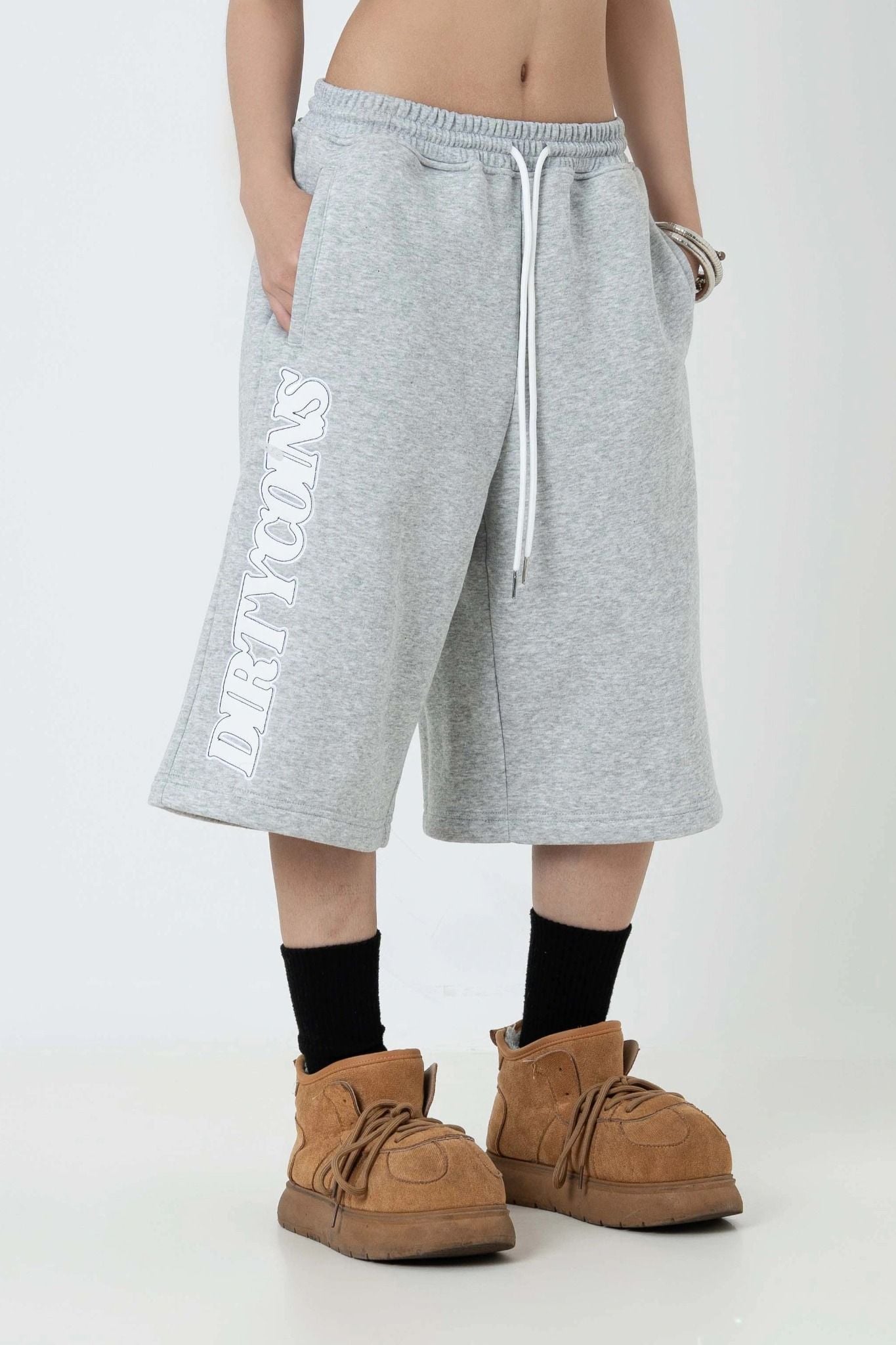  Quần ngắn Sweatshorts Baggy Logo Patched 