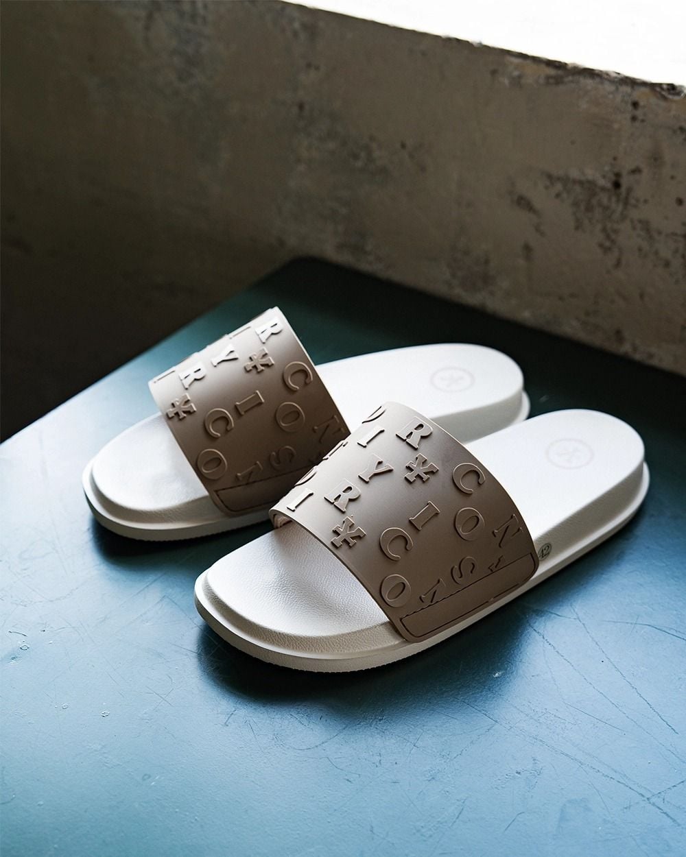 Dép DirtyCoins Print Slides 