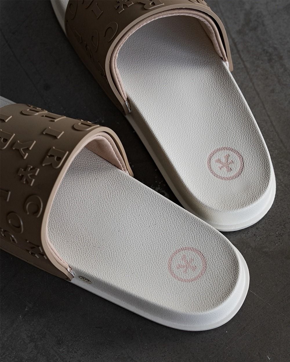  Dép DirtyCoins Print Slides 
