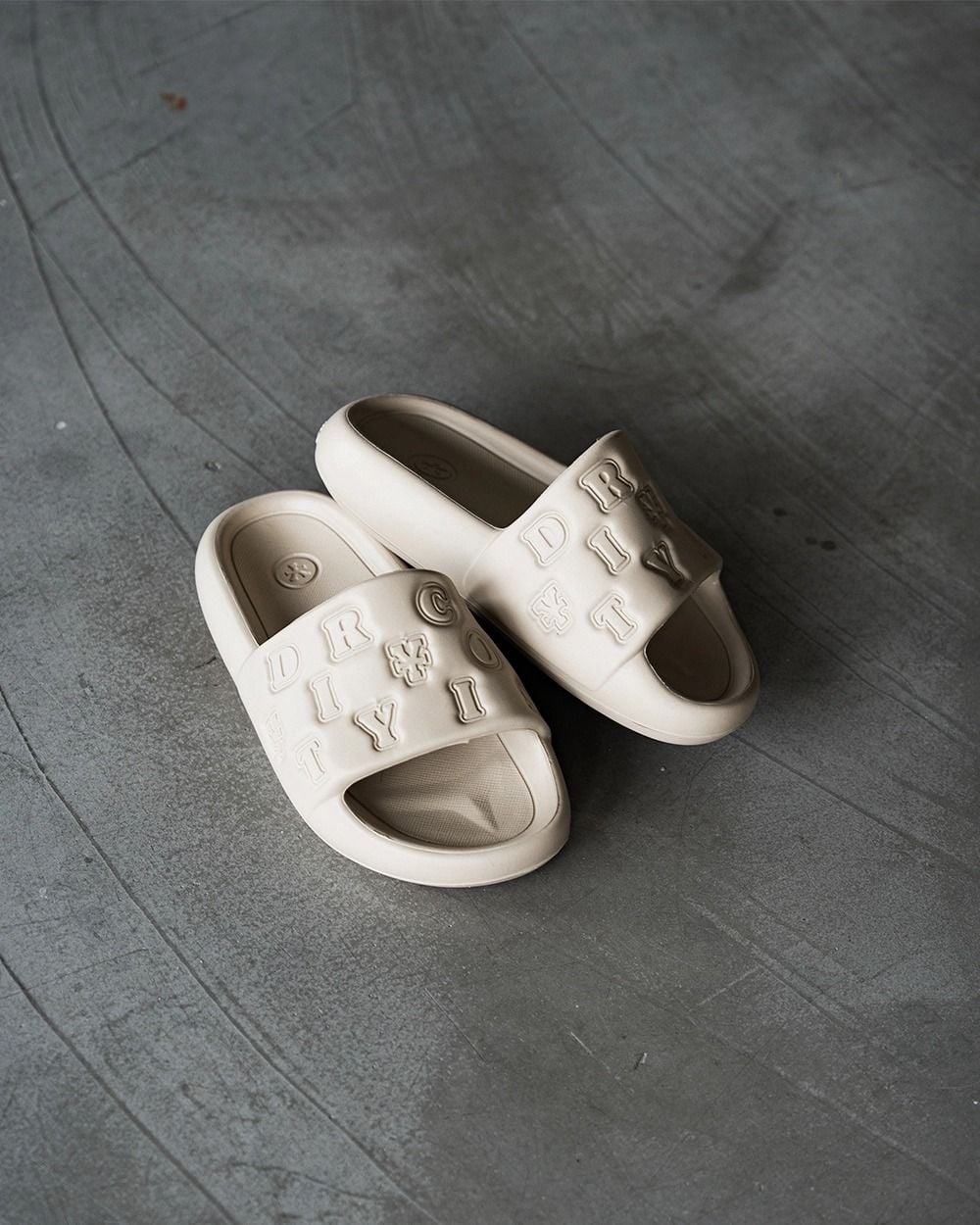  Dép DirtyCoins Embossed Slides 