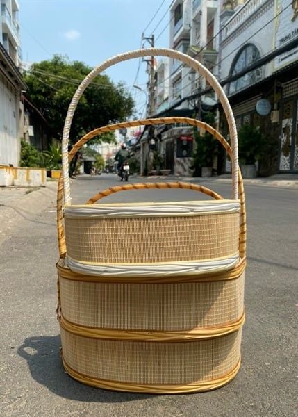 Giỏ mây, nơ trang trí và công gói