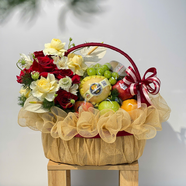 Giỏ trái cây sắc vàng thịnh vượng cho khách hàng ở Tân Bình