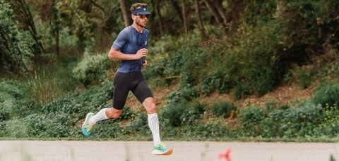 Bó Bắp Chân Compressport R2 Aero-White/Black