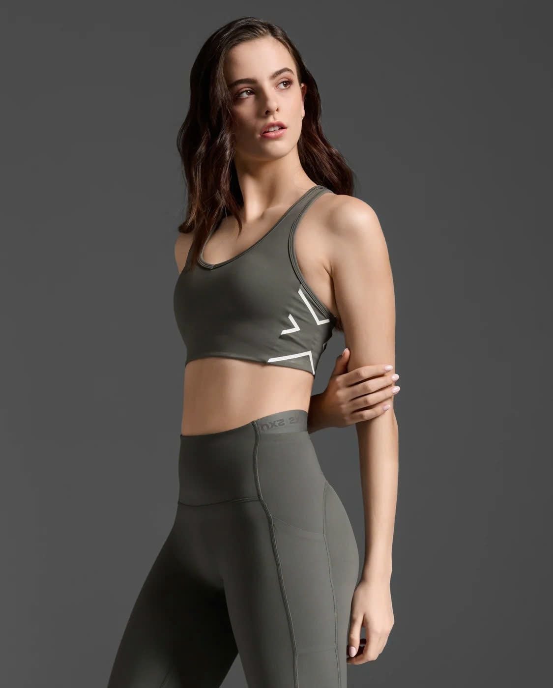  Áo Ngực Chạy Bộ 2XU Motion Racerback Medium-Support Bra - JUP/WHT 