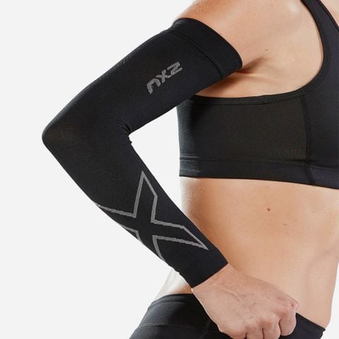 Bó Calf Tay 2XU Flex Running Comp Arm Sleeves - BLK/GRY