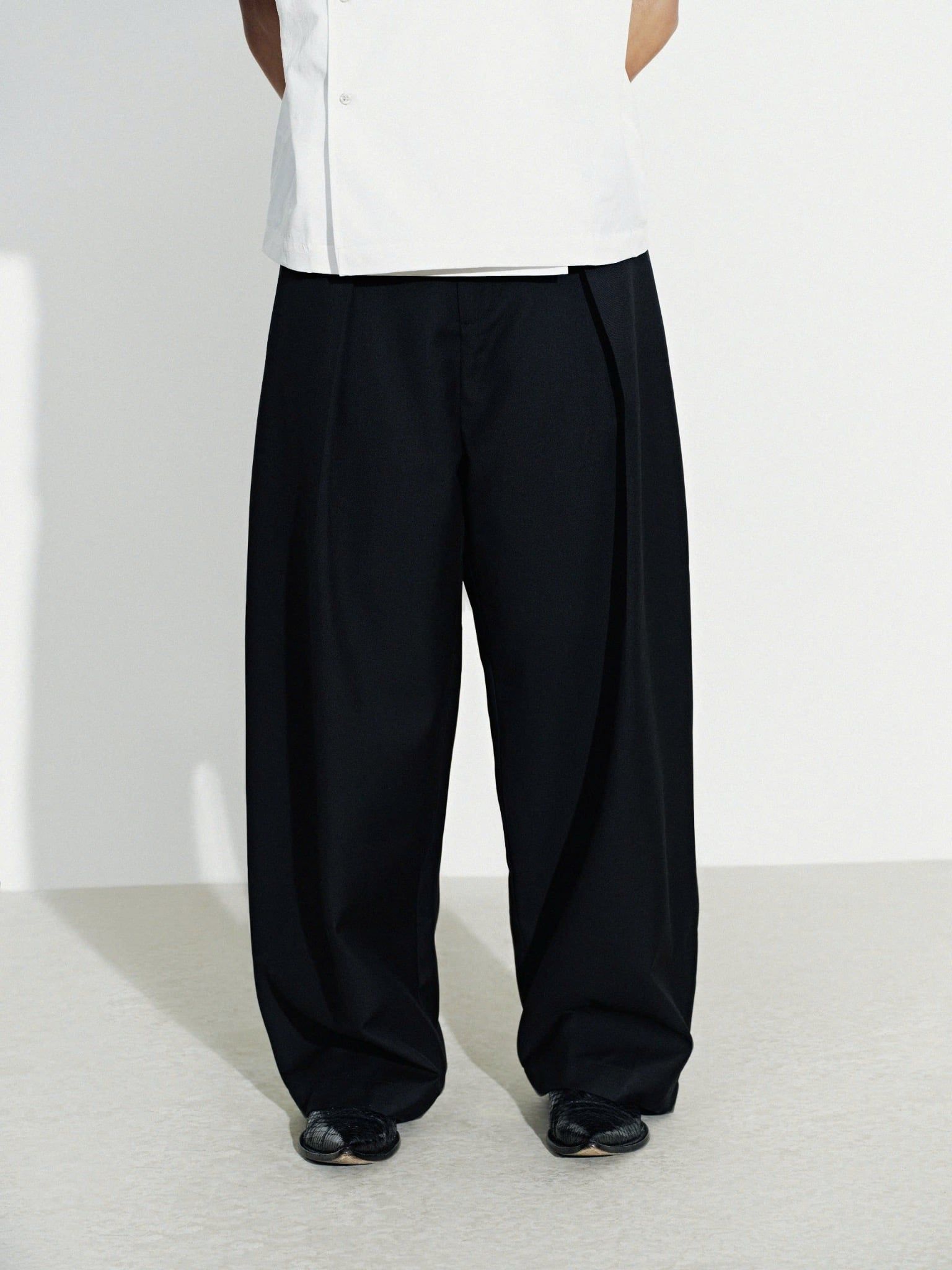  RELAXED PLEATED TROUSERS 