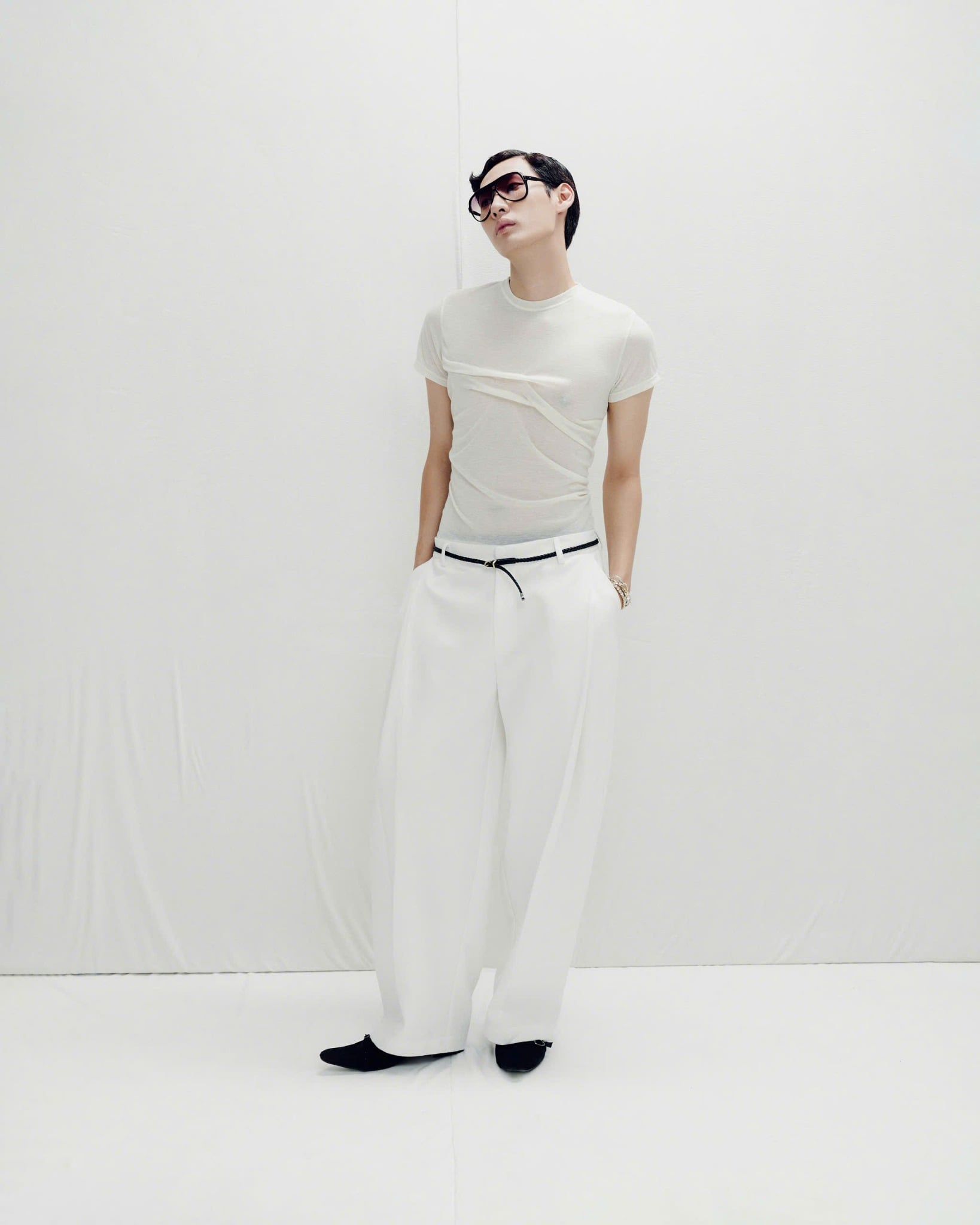  CREASED TROUSERS 
