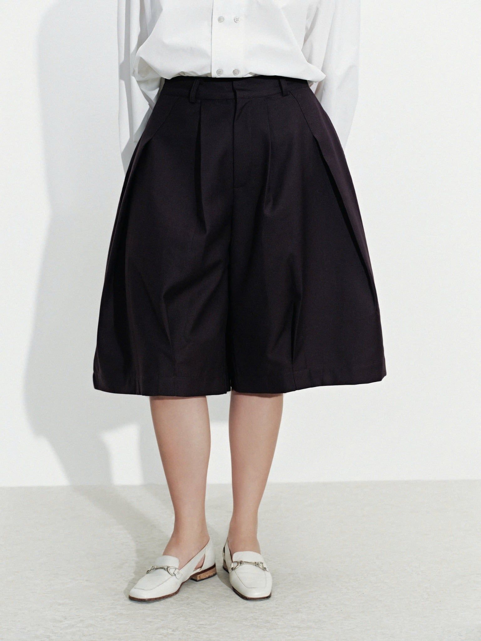  EASE PLEAT SHORTS 