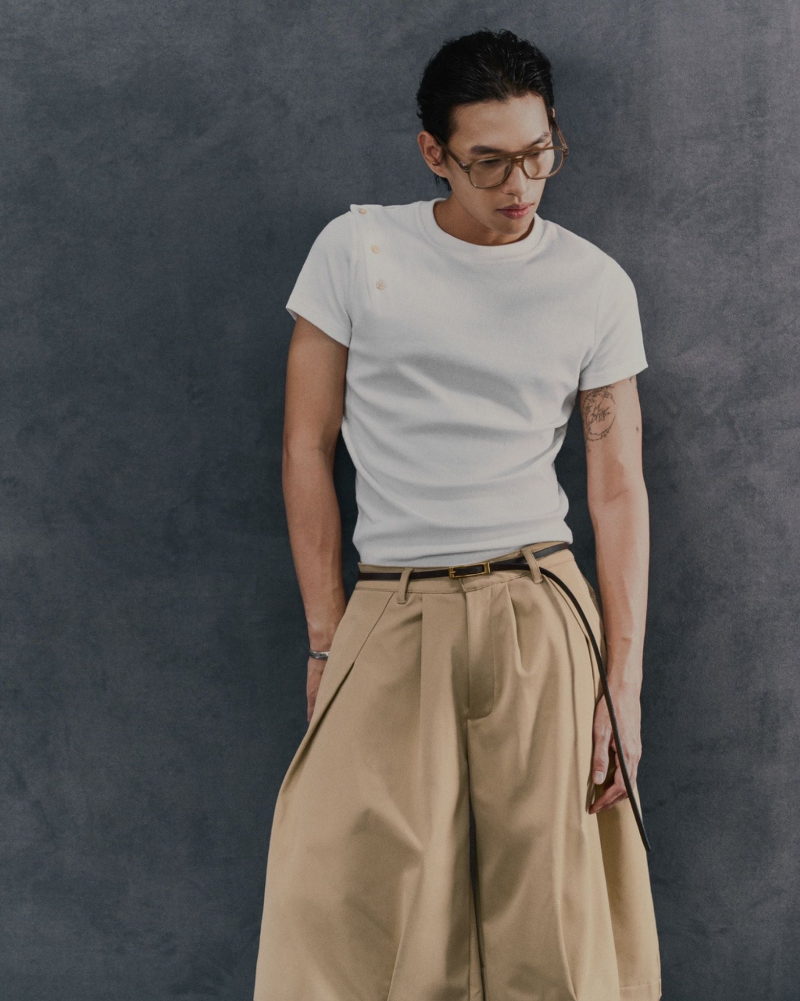  BUTTON ATTITUDE TOP 