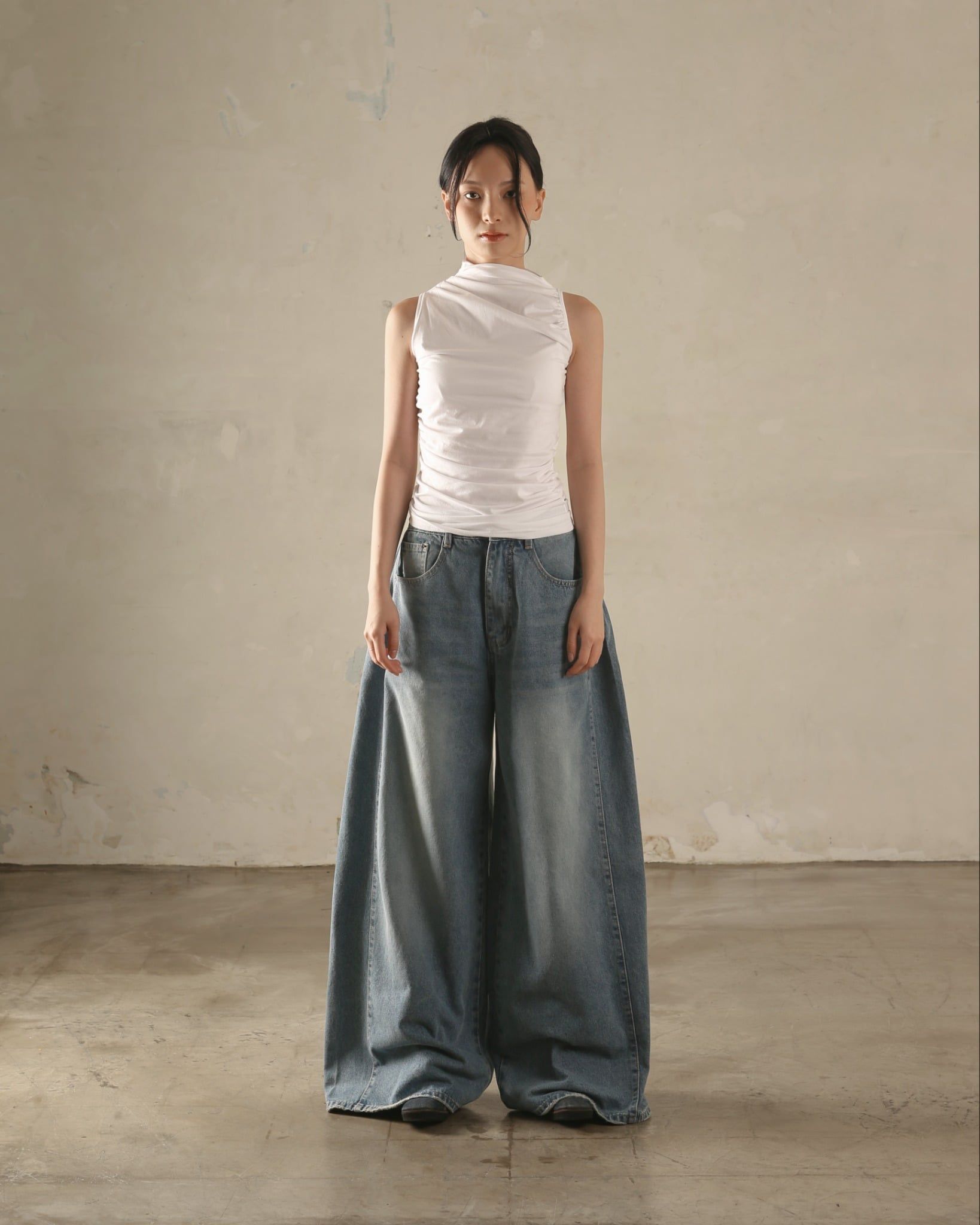  PLEATED WIDE JEANS 