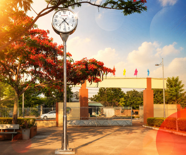  Cột đồng hồ tại trường học THPT Nguyễn Trãi Đồng Nai 