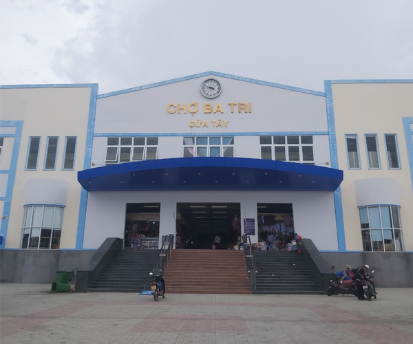  Đồng hồ công cộng chợ Ba Tri 