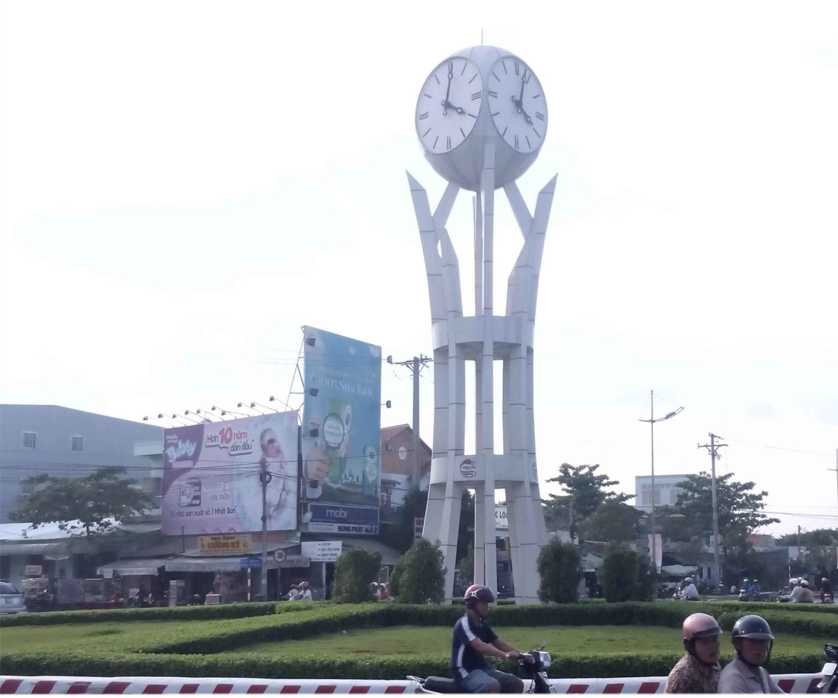  Tháp đồng hồ công cộng tại Vòng xoay Cần Thơ 