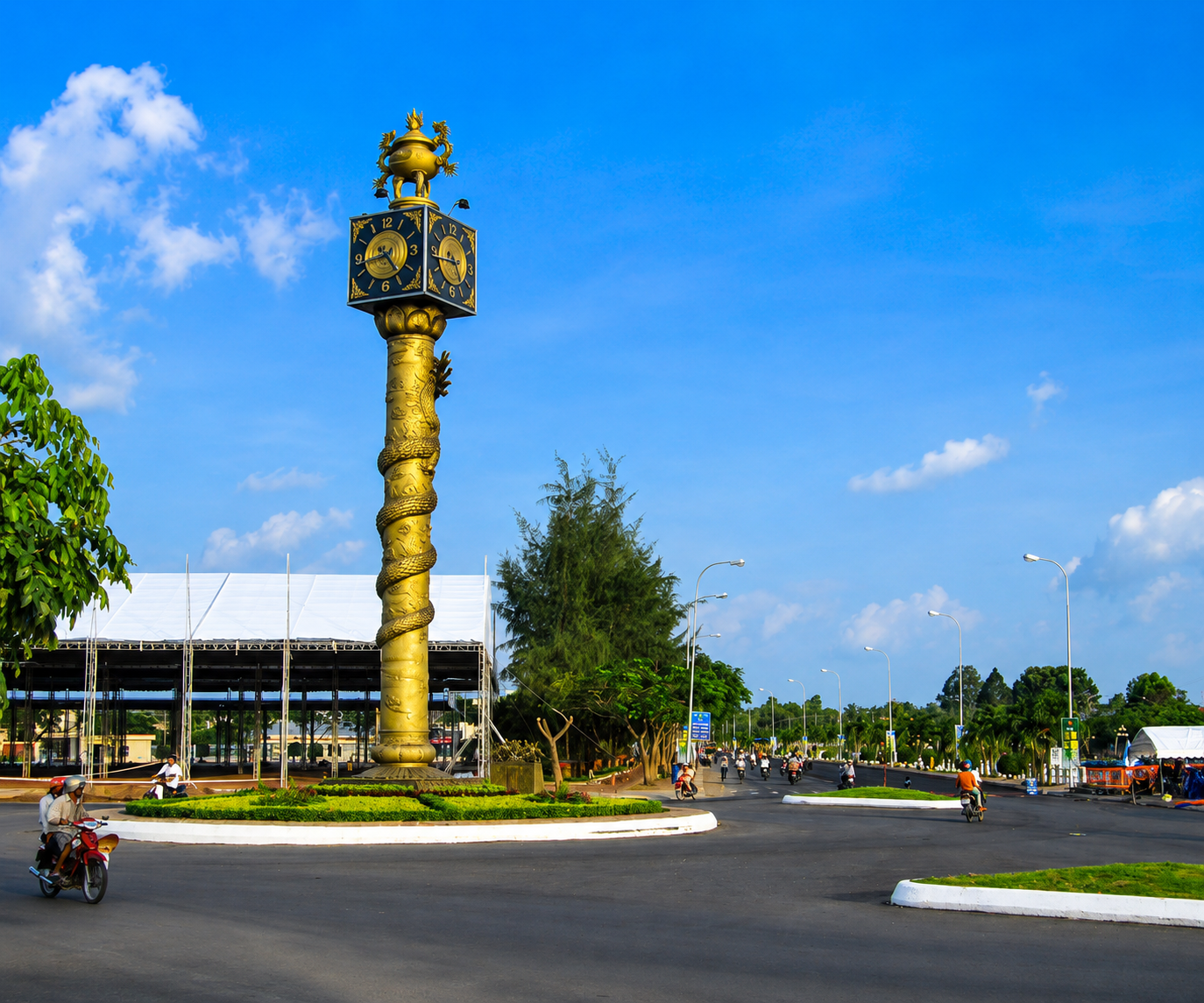  Tháp đồng hồ vòng xuyến Hậu Giang 2M 