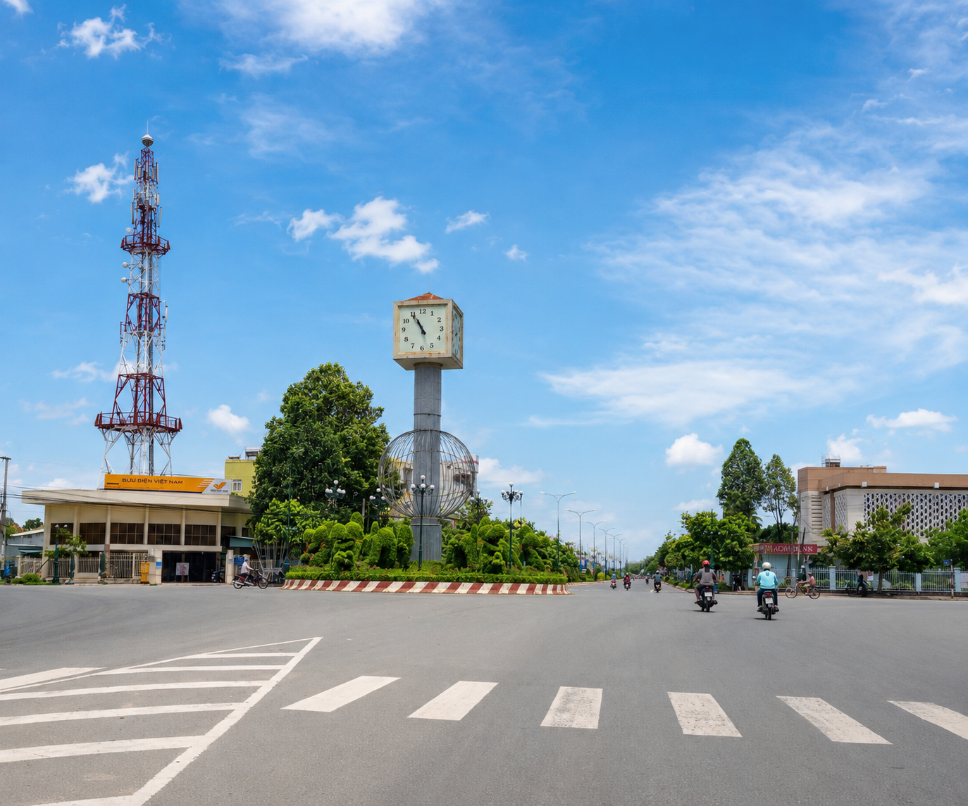  Tháp đồng hồ công cộng ngã tư Tây Ninh 