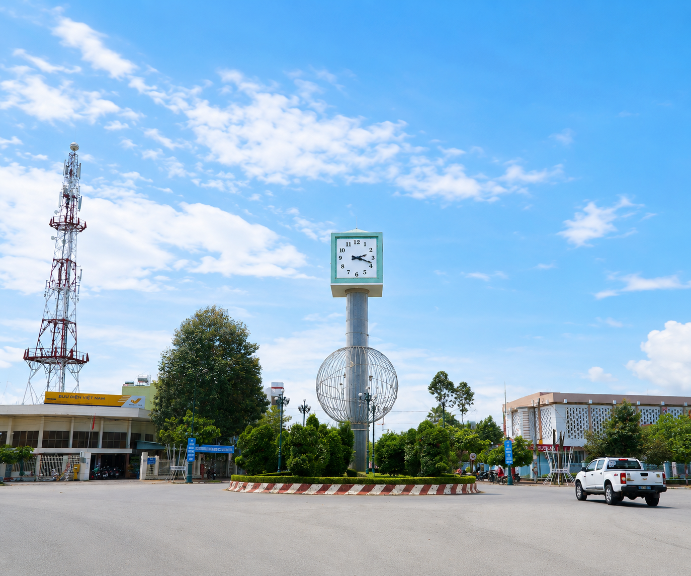  Tháp đồng hồ công cộng ngã tư Tây Ninh 