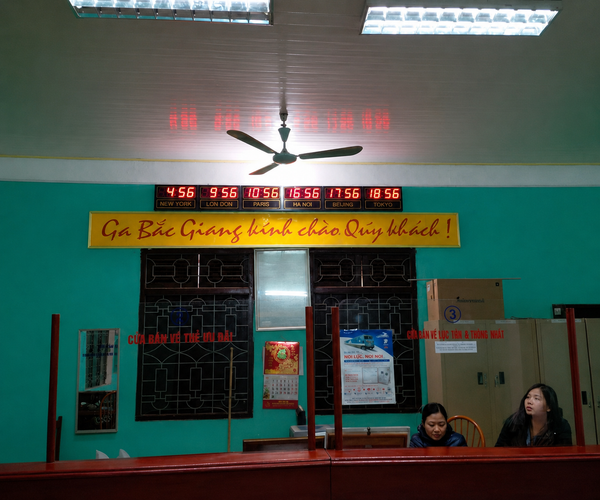  Đồng hồ công cộng Ga Bắc Giang 
