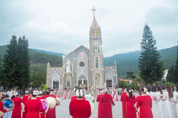  Hệ Thống Đồng Hồ Tháp Chuông Đồng Bộ GPS Hiện Đại Tại Giáo Xứ Lạc Viên 