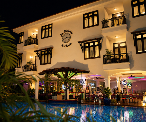  Đồng hồ công cộng khách sạn Le Domaine De Cocodo Huế 