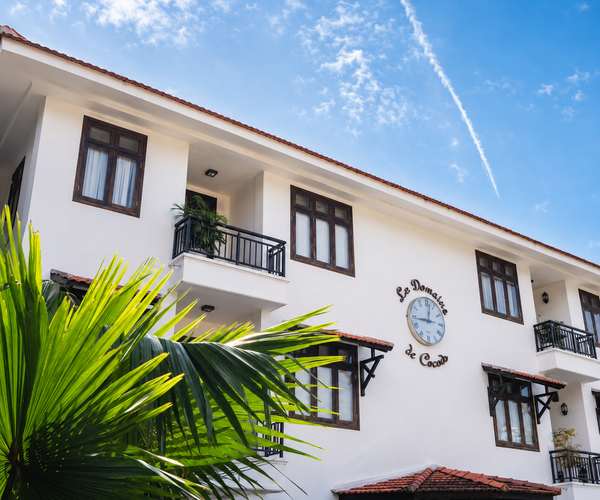  Đồng hồ công cộng khách sạn Le Domaine De Cocodo Huế 