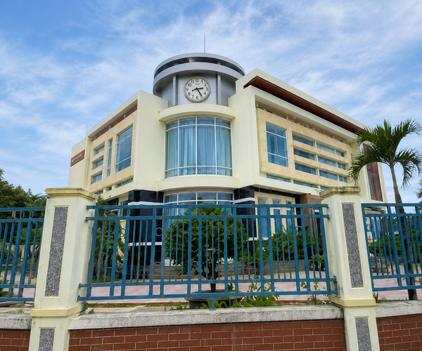  Đồng hồ công cộng thư viện thị xã Đức Phổ tỉnh Quảng Ngãi 