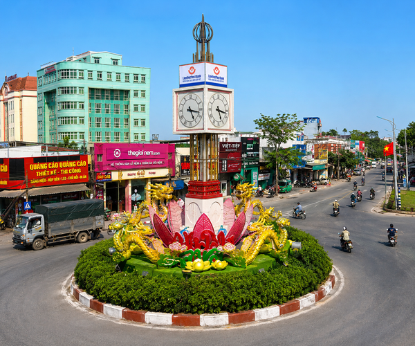  Tháp đồng hồ công cộng vòng xuyến thành phố Cao Bằng 
