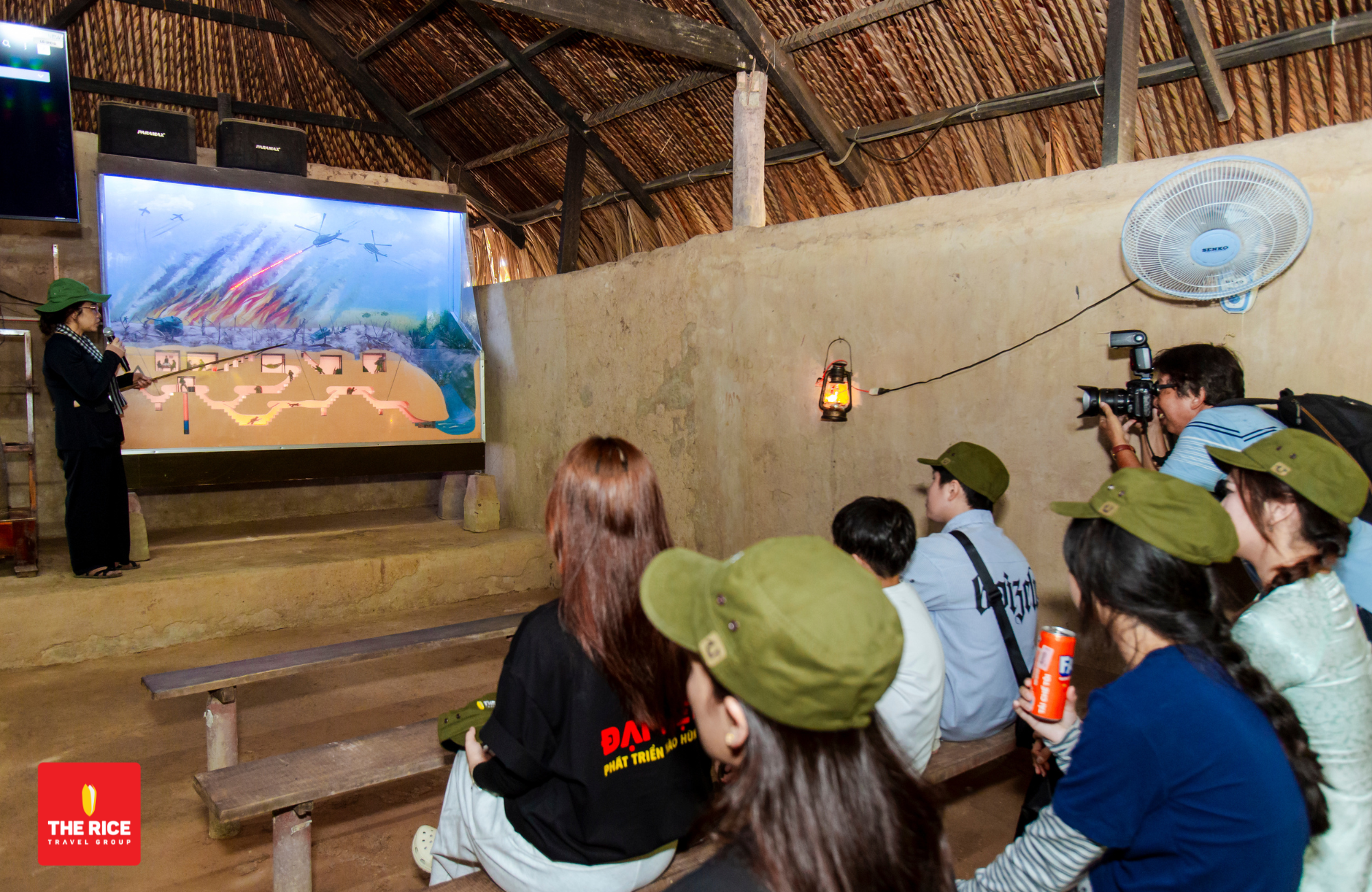  Tour Cu Chi Tunnels 1/2 Day Premium 
