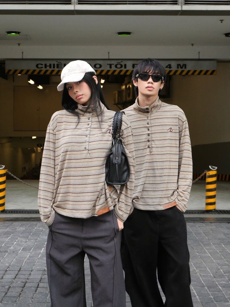 [GIÁ MỞ BÁN] Áo Thun Dài Tay Kẻ Sọc NEWSEVEN Striped Button High-Neck ADT.549