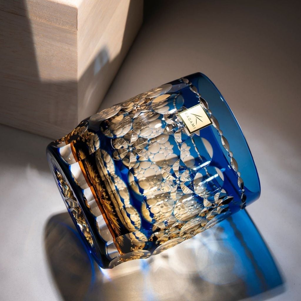Ly pha lê rock glass Edo Kiriko 'Tamamai' 330ml xanh cobalt được chế tác bởi nghệ nhân Hideaki Shinozaki | Kagami Crystal T754 - 2708-WUB