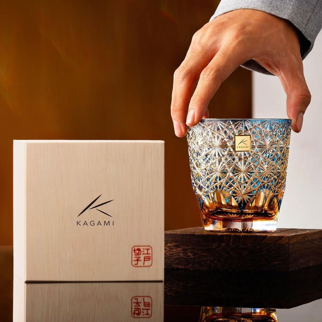 Ly pha lê rock glass Edo Kiriko 'Oogiku' 320ml xanh cobalt được chế tác bởi nghệ nhân Junichi Nabetani | Kagami Crystal T755 - 2973-WUB