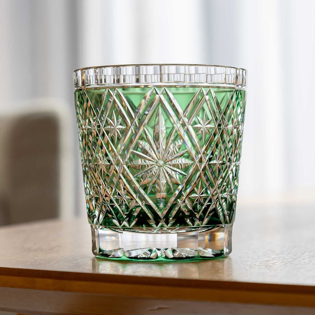 Ly pha lê rock glass Edo Kiriko 'Hishibana' 320ml màu xanh lá được chế tác bởi nghệ nhân Hideaki Shinozaki | Kagami Crystal T787 - 3032-CGR