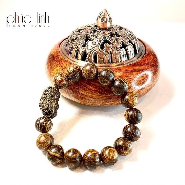 Vòng Trầm Hương Sánh -12ly - Phối Charm Tỳ Hưu Bằng Trầm