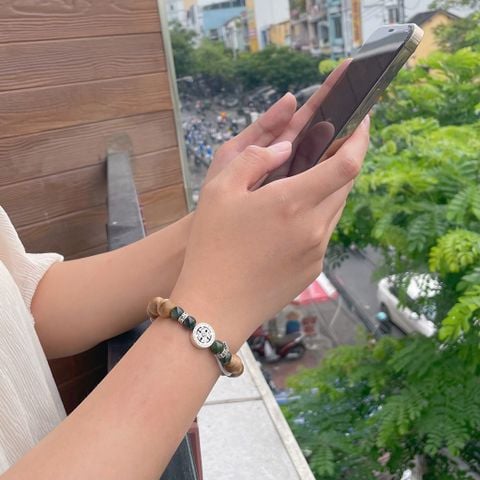 Vòng Tay Phúc Linh Tốc Xám Quằn 10ly Phối Charm Bánh Xe Bạc 1 Mặt