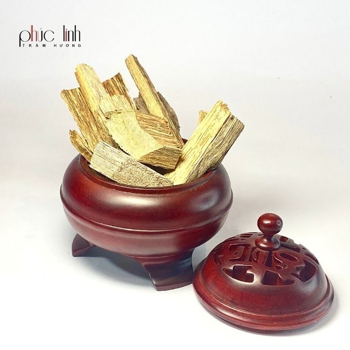 Giác Trầm Xông PHÚC LINH Loại II – 100 g