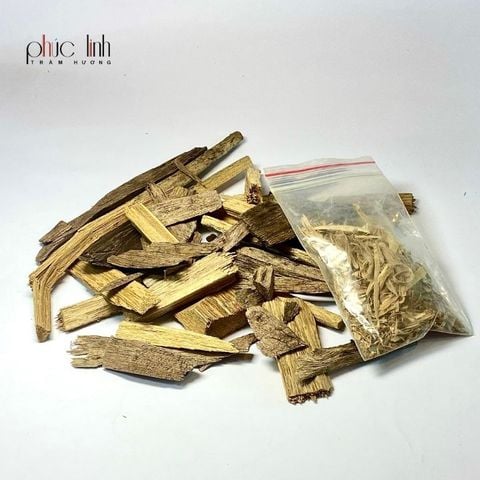 Giác Trầm Xông PHÚC LINH Loại II – 100 g