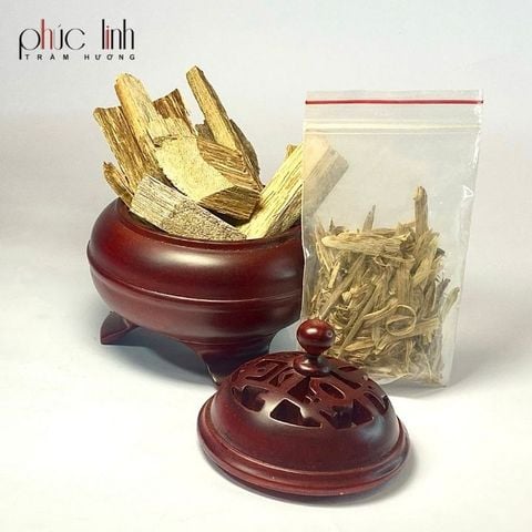 Giác Trầm Xông PHÚC LINH Loại II – 100 g