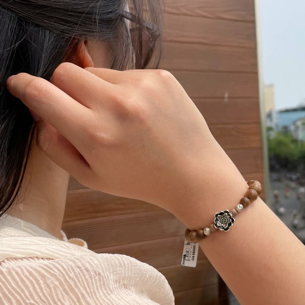Vòng Tay Phúc Linh Tốc Xám Quằn 8ly Phối Charm Hoa Sen Mạ Bạc
