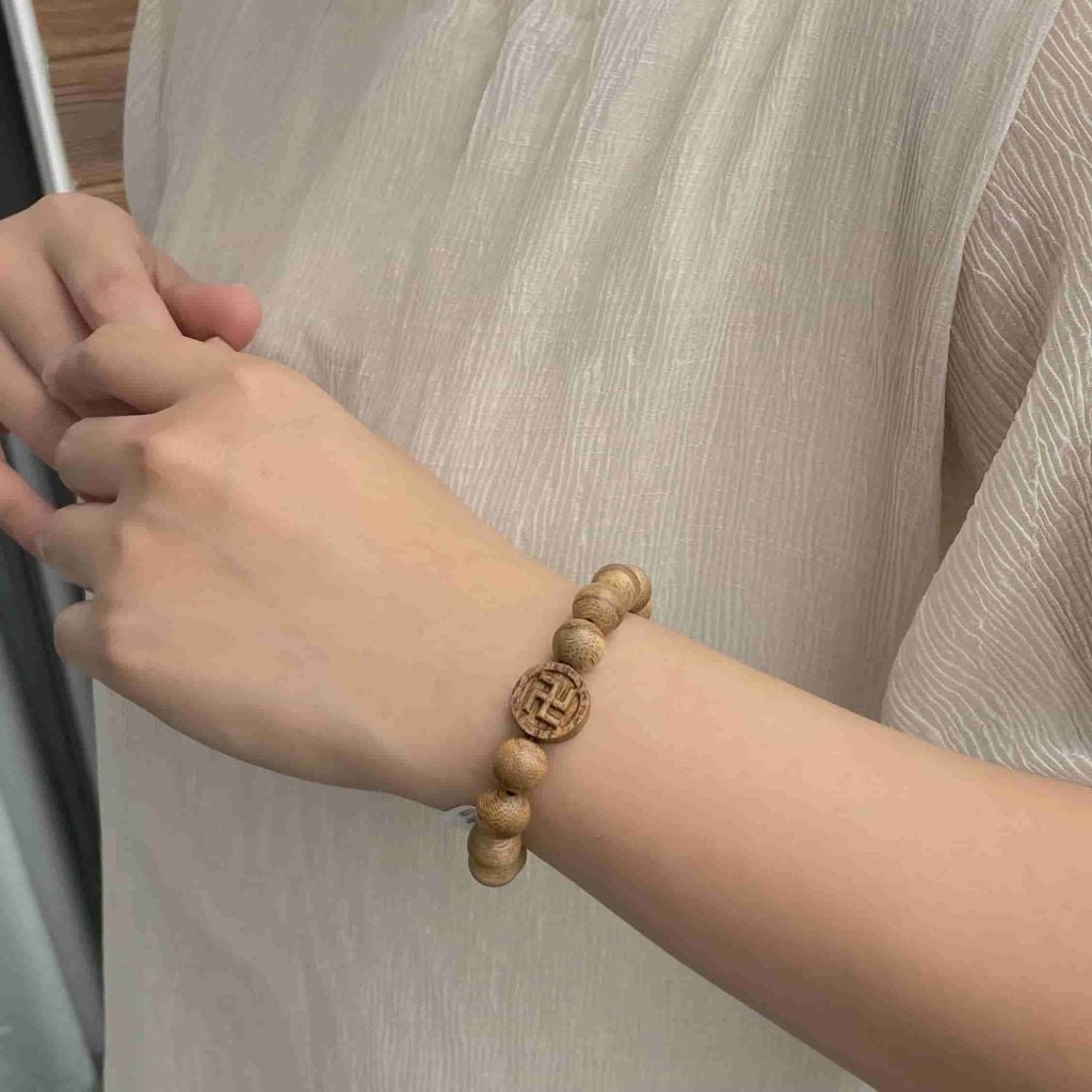 Vòng Tay Phúc Linh Tốc Xám Quằn 10ly Phối Charm Trầm Bánh Xe Chữ Vạn