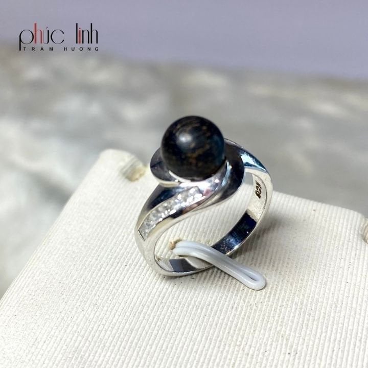 Nhẫn Bạc Phối Hạt Trầm Hương Phúc Linh