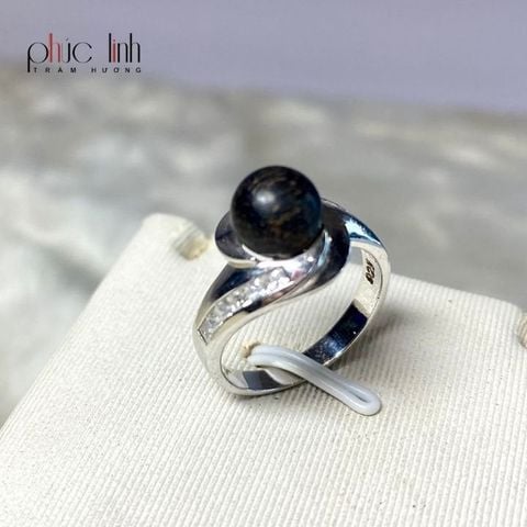 Nhẫn Bạc Phối Hạt Trầm Hương Phúc Linh