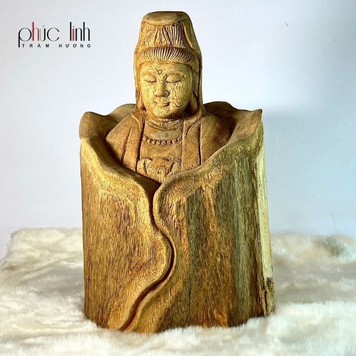 Tượng Quan Âm Bằng Gỗ Trầm Hương