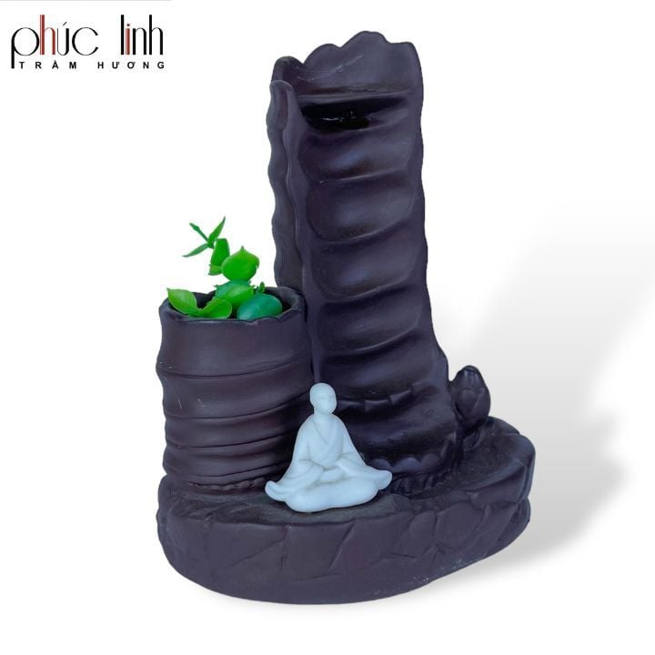 Thác Khói Nhà Sư Ngồi Thiền Bên Thác Núi