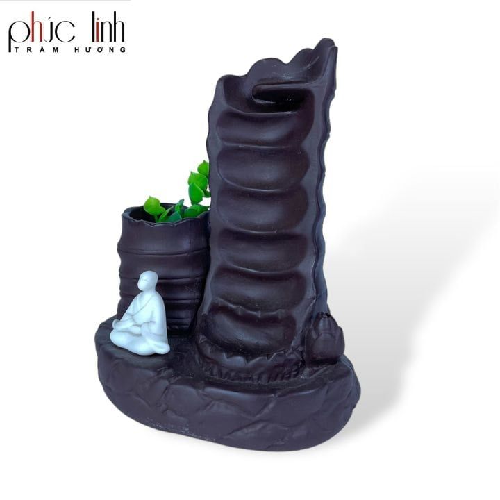 Thác Khói Nhà Sư Ngồi Thiền Bên Thác Núi