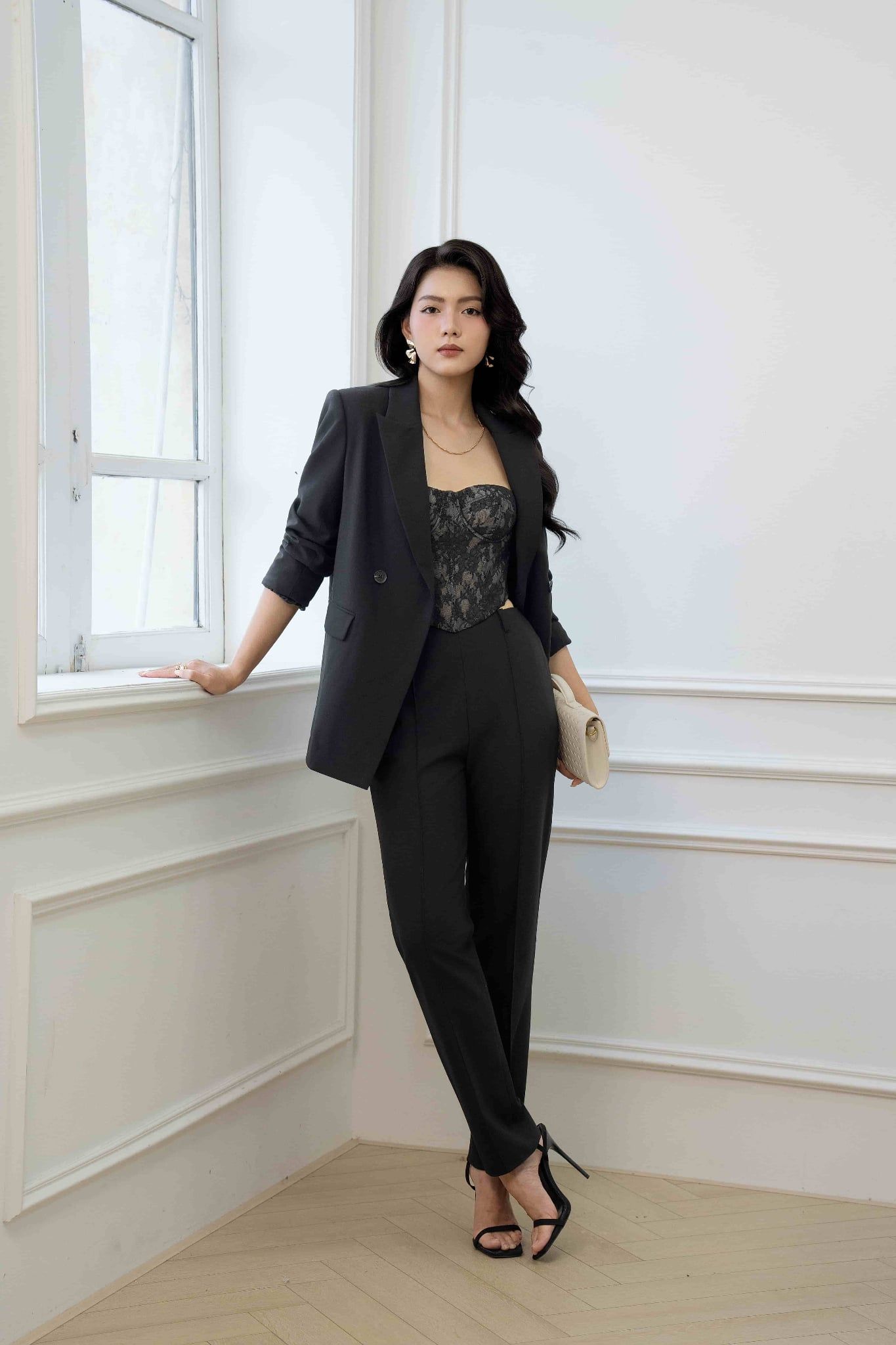 Áo Blazer Thân Sau Trang Trí Cắt Lazer Lá Tre Nữ Aristina 9BZ002BH0