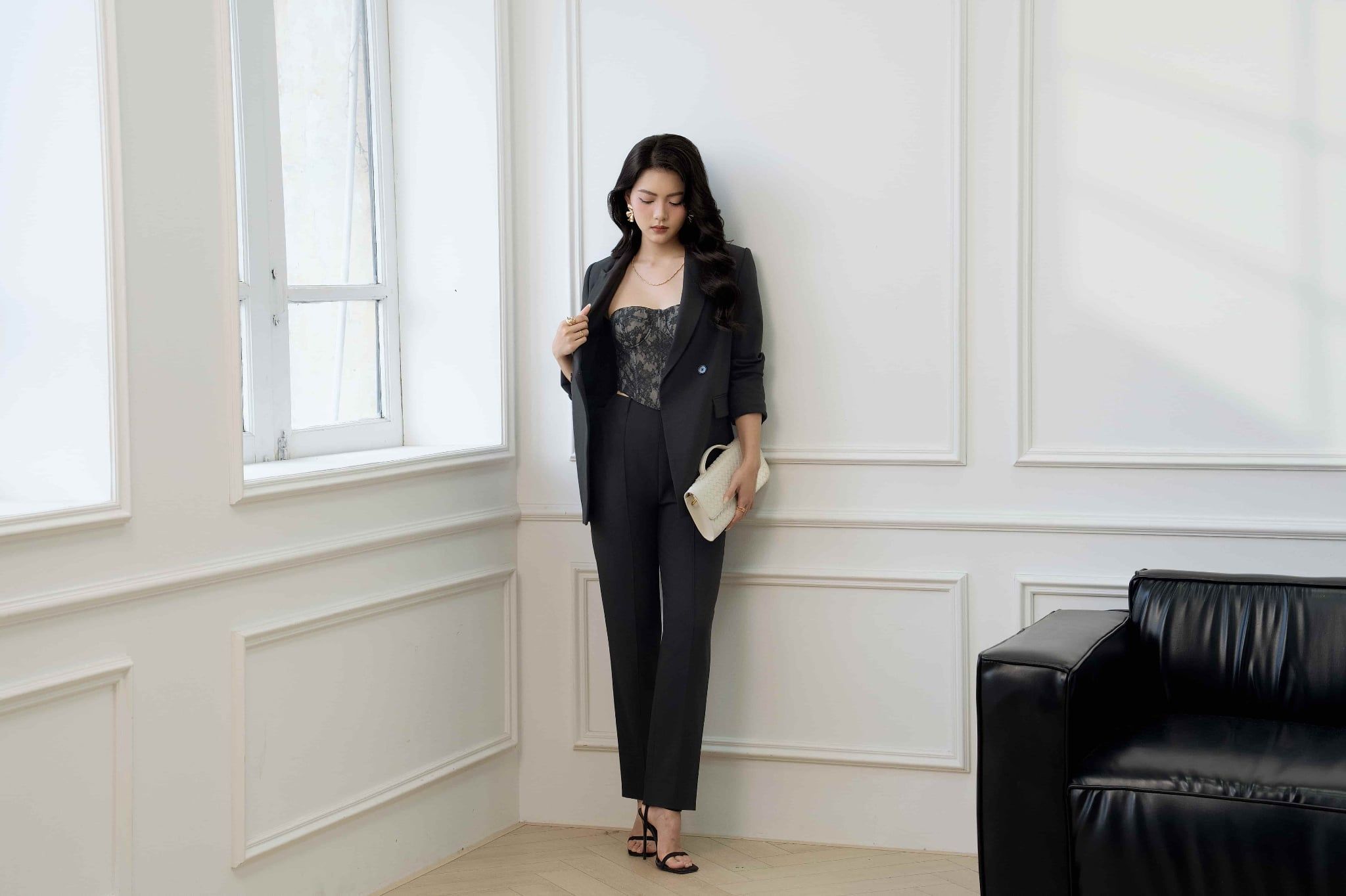 Áo Blazer Thân Sau Trang Trí Cắt Lazer Lá Tre Nữ Aristina 9BZ002BH0