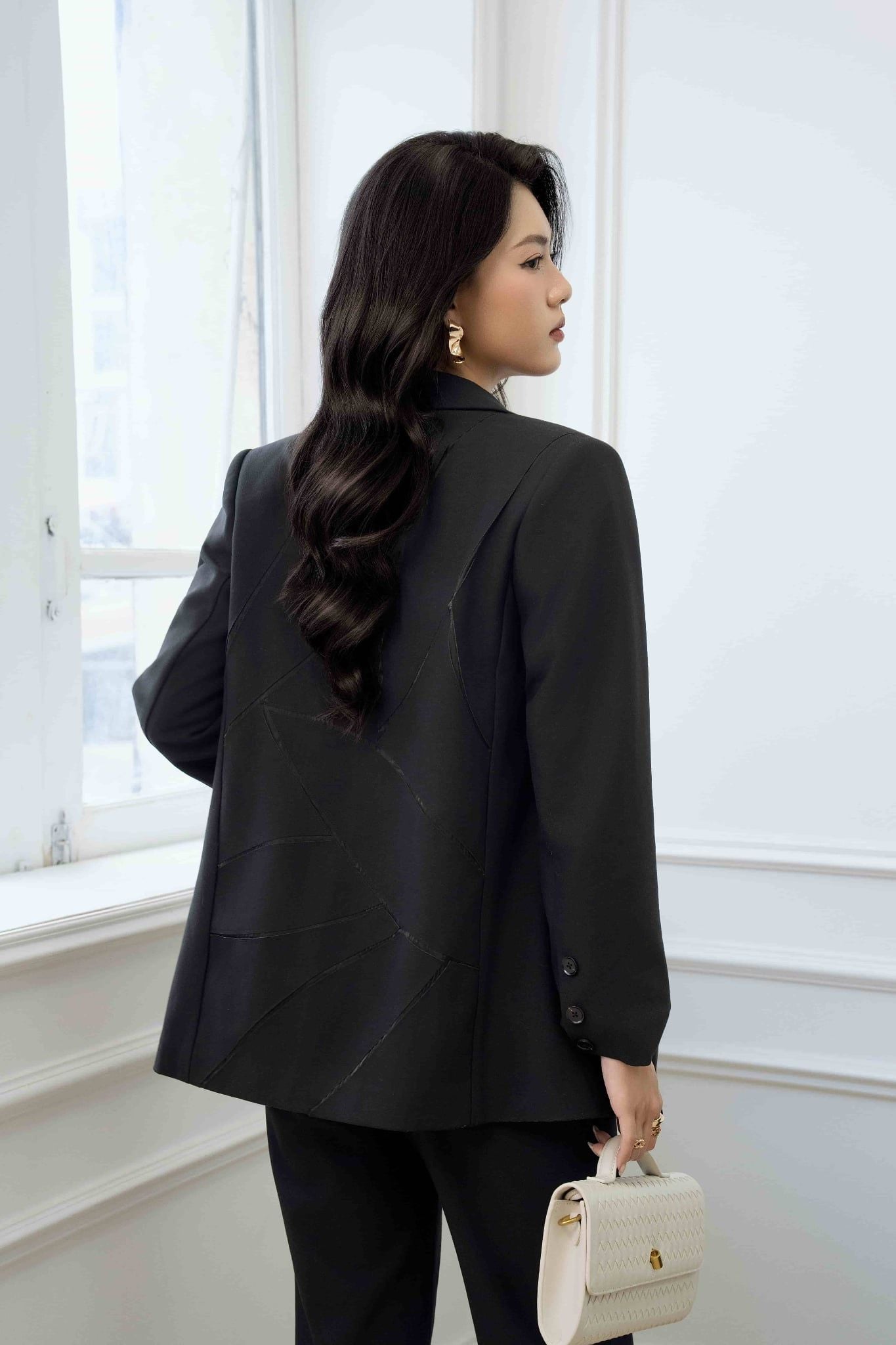 Áo Blazer Thân Sau Trang Trí Cắt Lazer Lá Tre Nữ Aristina 9BZ002BH0