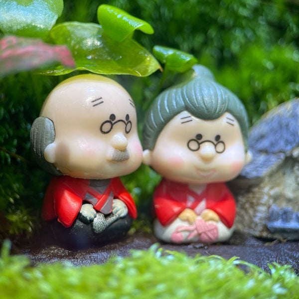 Một Chiếc Bình Kính Xanh Cho Người Thương – Gợi Ý Quà Tặng 8/3 Đầy Cảm Xúc