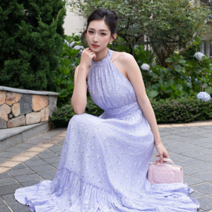 Đầm mini sát nách nhún eo cổ xẻ đính hoa