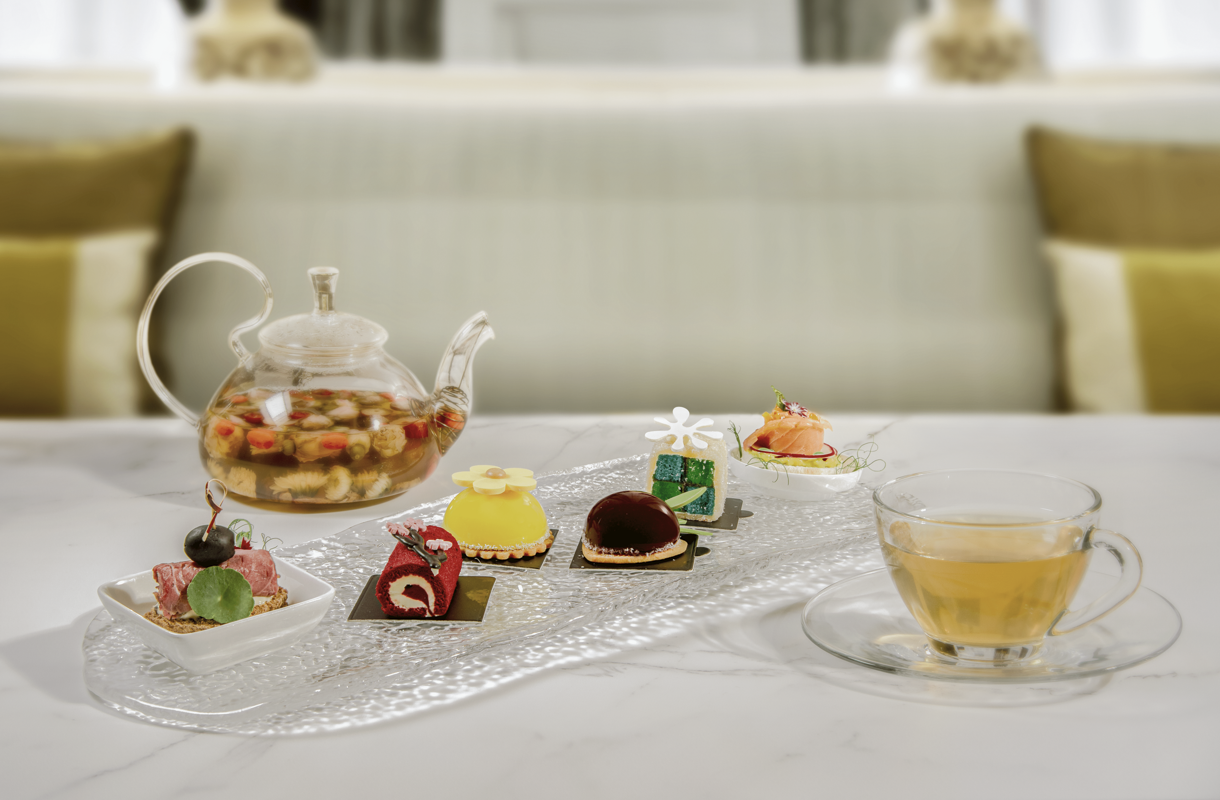 <I>Thơm Hightea</i>