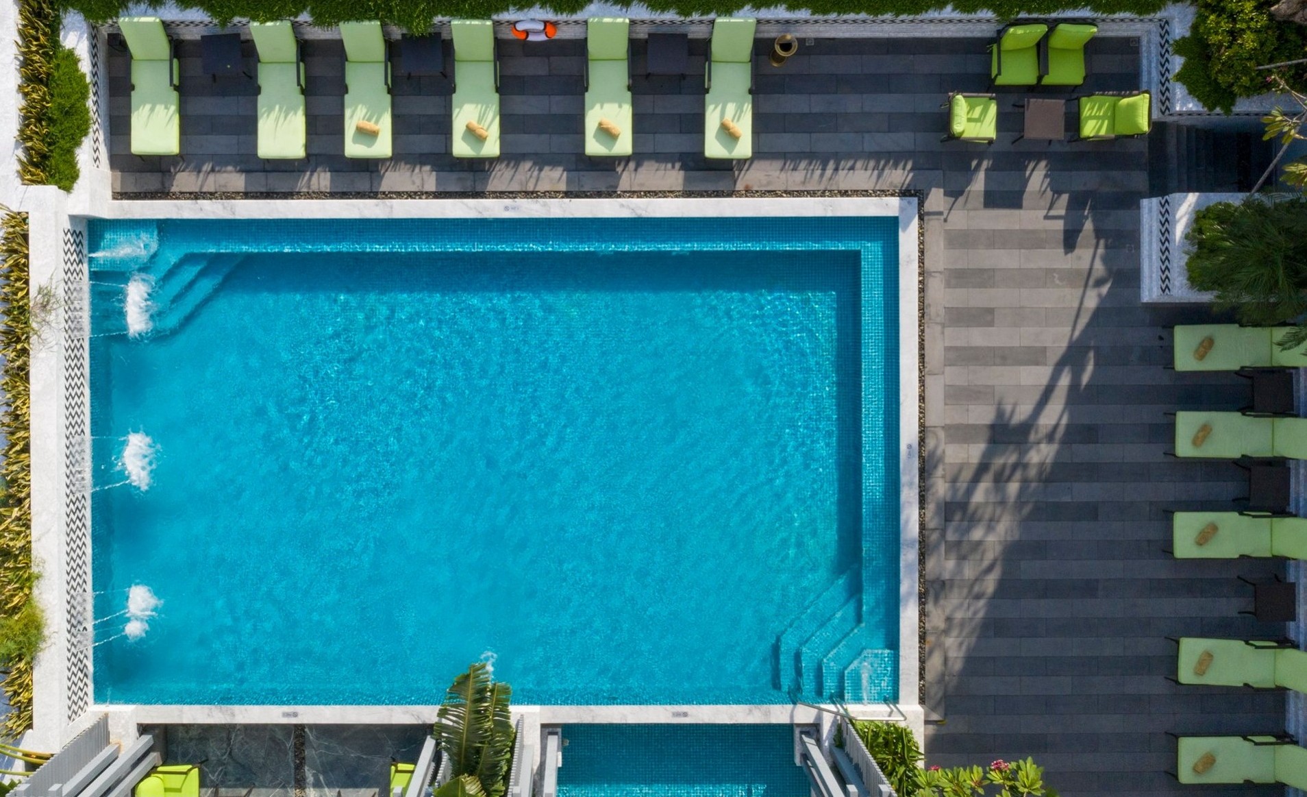 <i>The Fifth Element Pool</i>